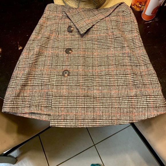 Brown plaid skirt - Picture 2 of 5